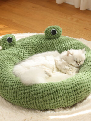 Frog shaped pet kennel