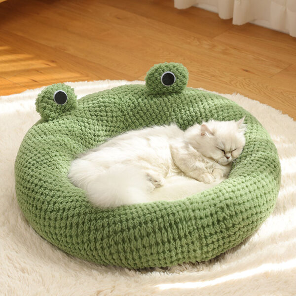 Frog shaped pet kennel