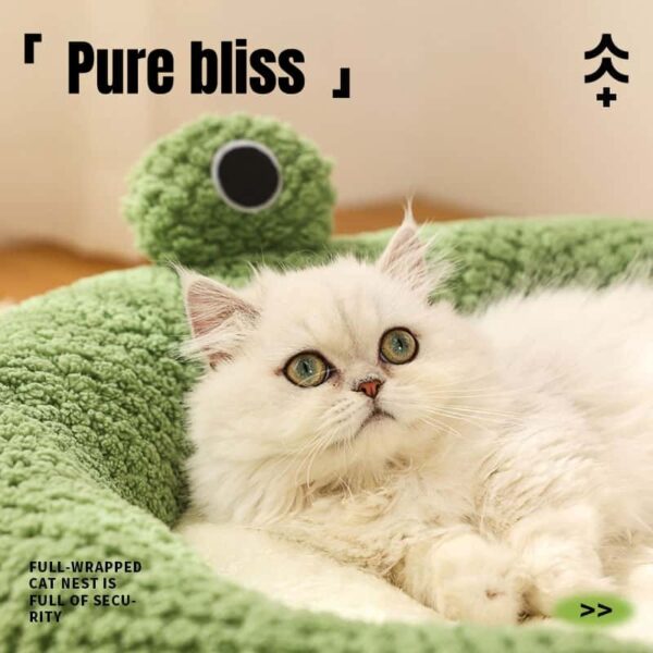 Frog shaped pet kennel