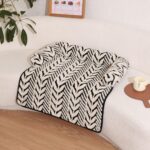 All-Season Warmth Leaf Fleece Pet Bed