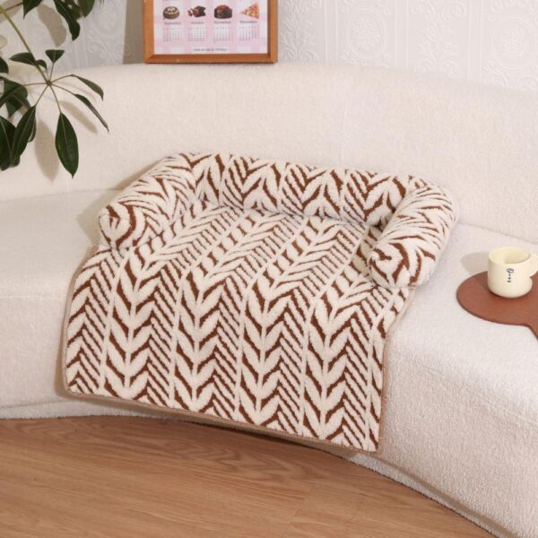 All-Season Warmth Leaf Fleece Pet Bed